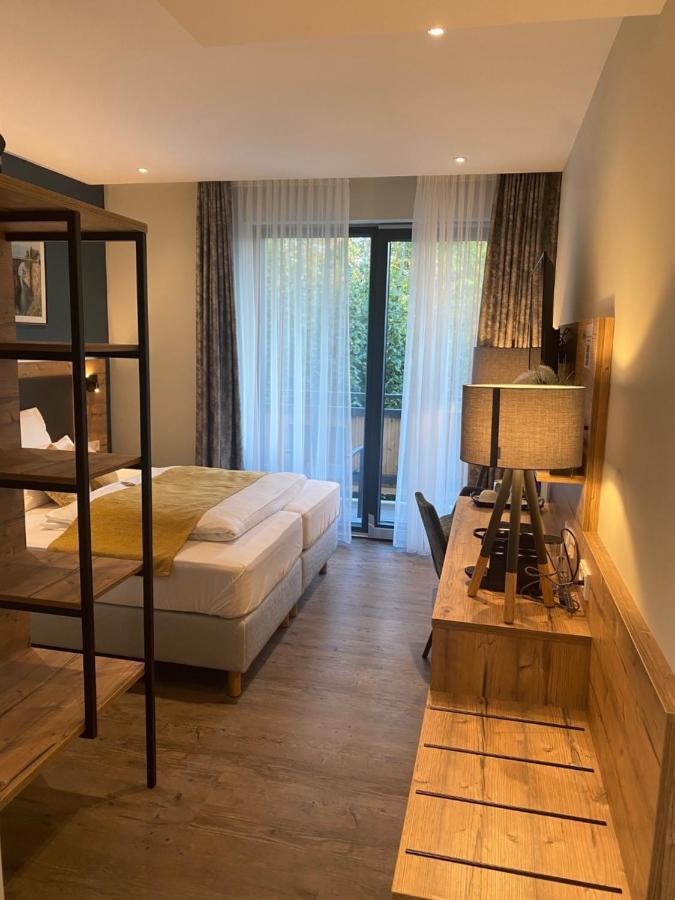 Hotel & Restaurant Rizzelli Superior Нойщат ан дер Айш Екстериор снимка