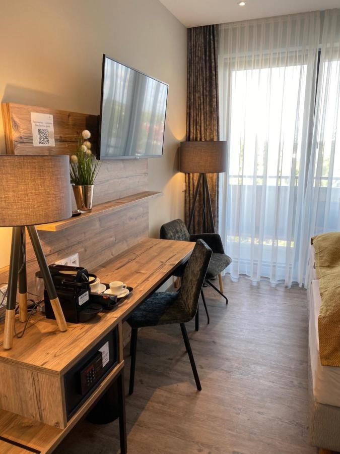 Hotel & Restaurant Rizzelli Superior Нойщат ан дер Айш Екстериор снимка