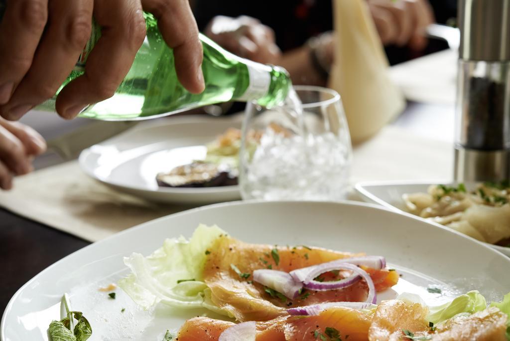 Hotel & Restaurant Rizzelli Superior Нойщат ан дер Айш Екстериор снимка
