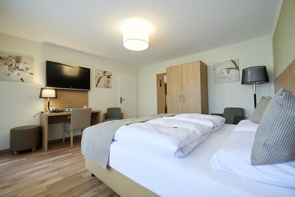 Hotel & Restaurant Rizzelli Superior Нойщат ан дер Айш Екстериор снимка