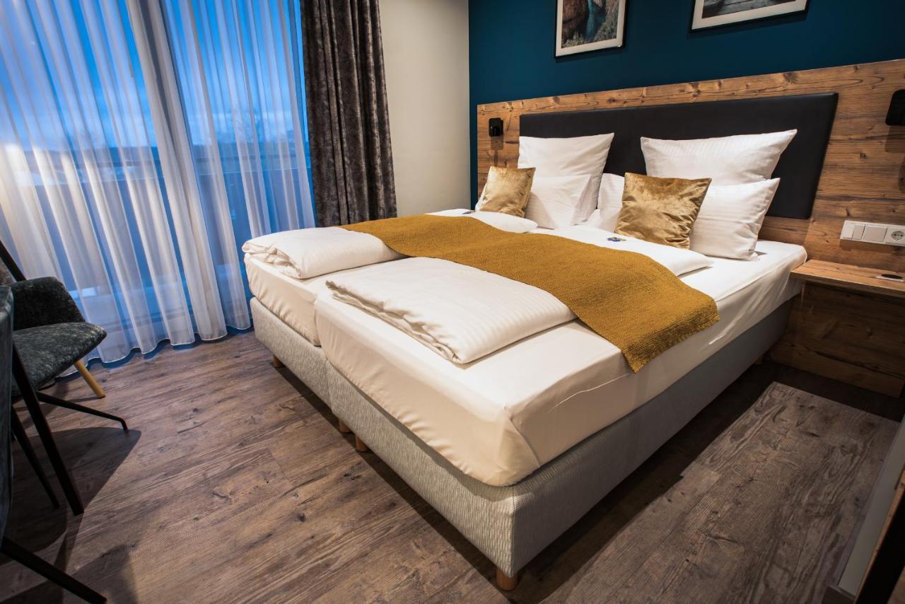 Hotel & Restaurant Rizzelli Superior Нойщат ан дер Айш Екстериор снимка