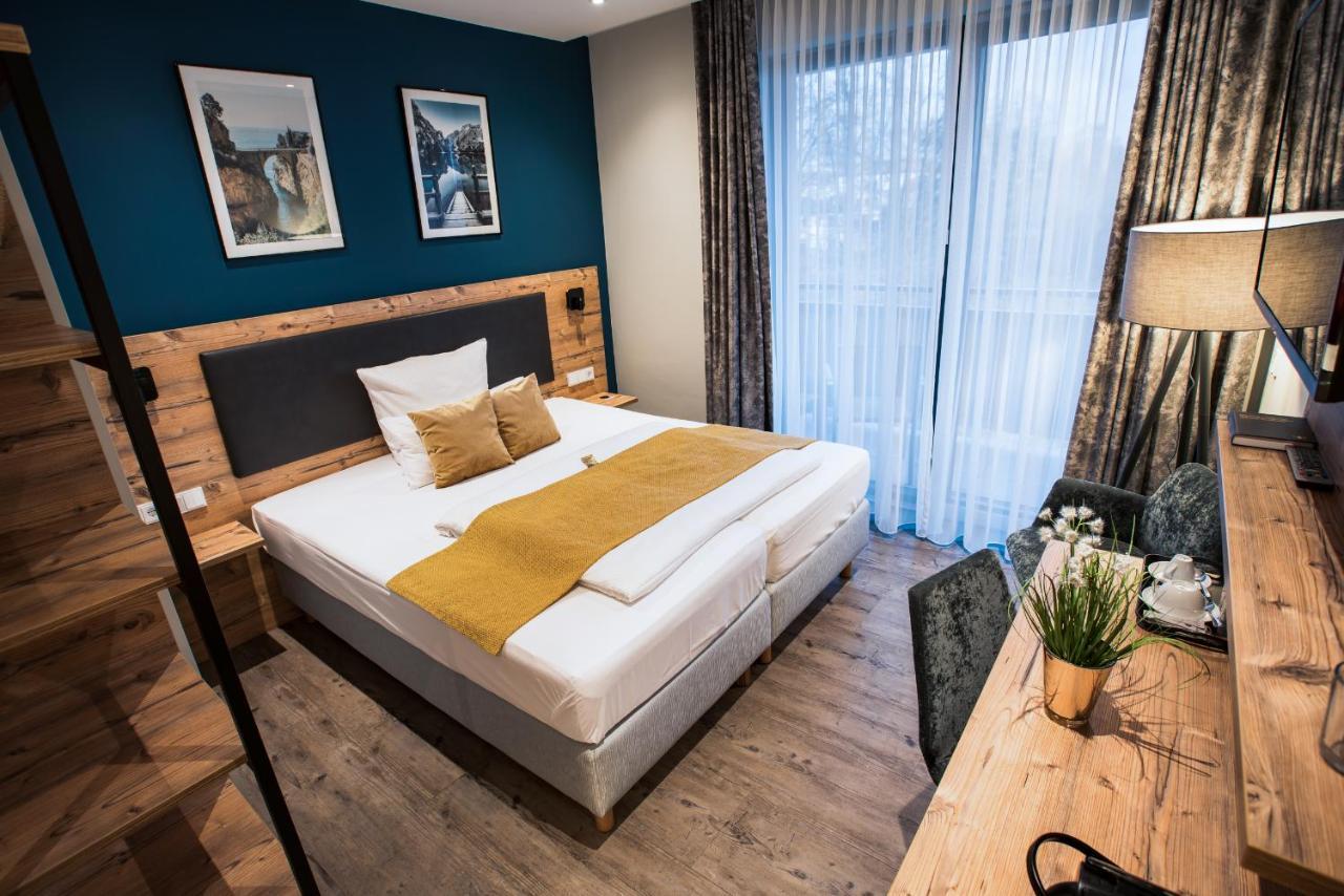 Hotel & Restaurant Rizzelli Superior Нойщат ан дер Айш Екстериор снимка